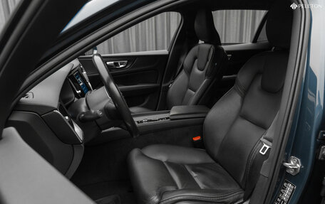 Volvo V60 Cross Country II, 2019 год, 3 850 000 рублей, 11 фотография