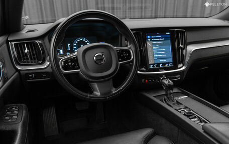 Volvo V60 Cross Country II, 2019 год, 3 850 000 рублей, 9 фотография