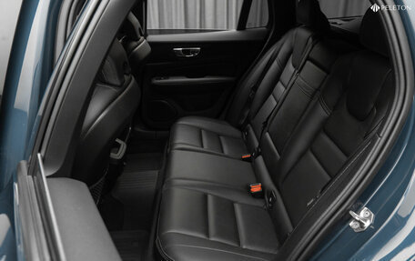 Volvo V60 Cross Country II, 2019 год, 3 850 000 рублей, 14 фотография