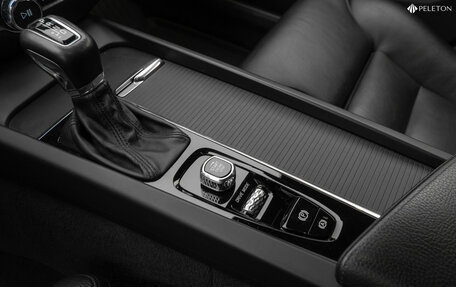 Volvo V60 Cross Country II, 2019 год, 3 850 000 рублей, 15 фотография