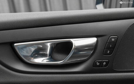Volvo V60 Cross Country II, 2019 год, 3 850 000 рублей, 21 фотография
