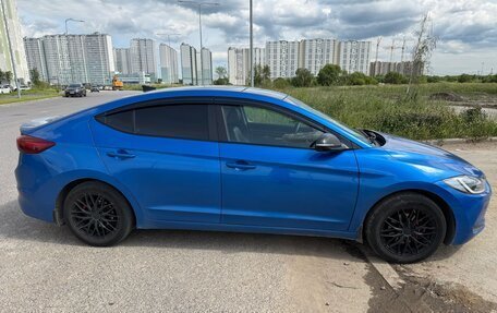 Hyundai Elantra VI рестайлинг, 2017 год, 1 000 000 рублей, 3 фотография