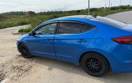 Hyundai Elantra VI рестайлинг, 2017 год, 1 000 000 рублей, 8 фотография