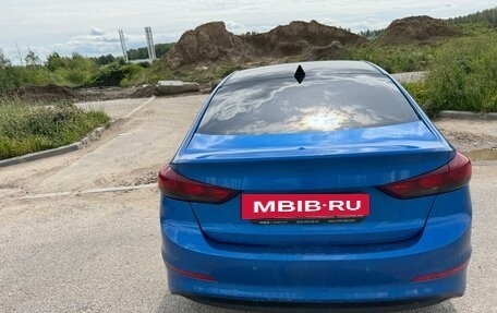 Hyundai Elantra VI рестайлинг, 2017 год, 1 000 000 рублей, 4 фотография