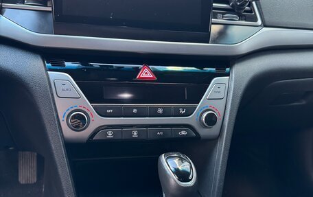 Hyundai Elantra VI рестайлинг, 2017 год, 1 000 000 рублей, 14 фотография
