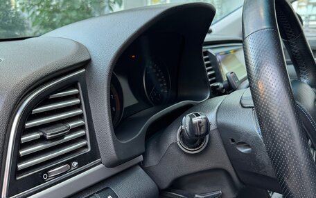 Hyundai Elantra VI рестайлинг, 2017 год, 1 000 000 рублей, 11 фотография