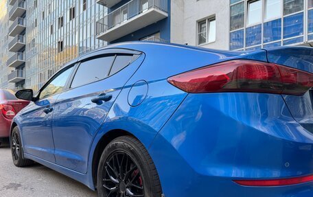 Hyundai Elantra VI рестайлинг, 2017 год, 1 000 000 рублей, 21 фотография