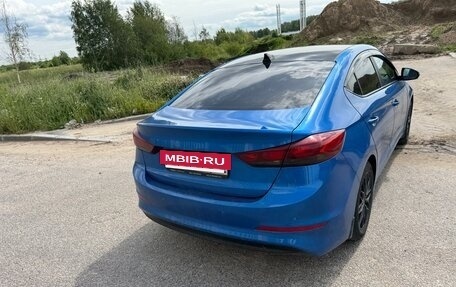 Hyundai Elantra VI рестайлинг, 2017 год, 1 000 000 рублей, 5 фотография