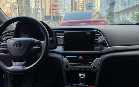 Hyundai Elantra VI рестайлинг, 2017 год, 1 000 000 рублей, 19 фотография