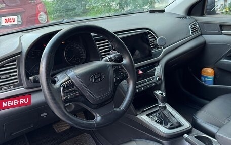 Hyundai Elantra VI рестайлинг, 2017 год, 1 000 000 рублей, 13 фотография