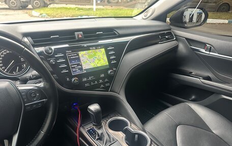 Toyota Camry, 2018 год, 2 300 000 рублей, 8 фотография
