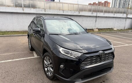 Toyota RAV4, 2021 год, 4 700 000 рублей, 2 фотография