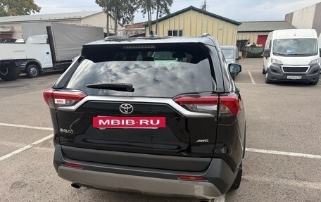 Toyota RAV4, 2021 год, 4 700 000 рублей, 4 фотография