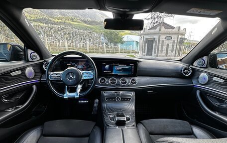 Mercedes-Benz E-Класс, 2019 год, 3 000 000 рублей, 3 фотография