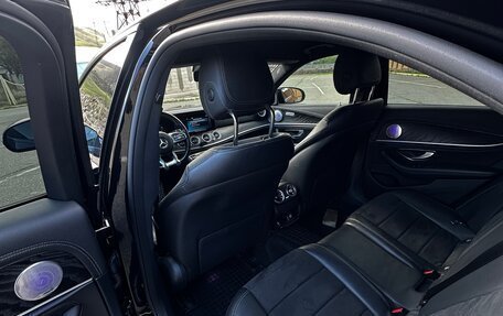 Mercedes-Benz E-Класс, 2019 год, 3 000 000 рублей, 4 фотография