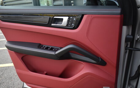 Porsche Cayenne III, 2022 год, 18 990 000 рублей, 28 фотография