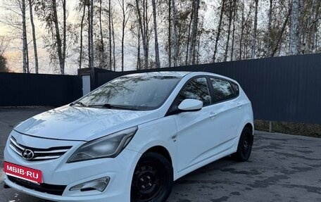 Hyundai Solaris II рестайлинг, 2015 год, 735 000 рублей, 1 фотография