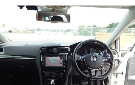 Volkswagen Golf VIII, 2022 год, 1 850 000 рублей, 10 фотография