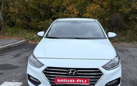 Hyundai Solaris II рестайлинг, 2017 год, 770 000 рублей, 1 фотография