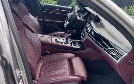 BMW 7 серия, 2020 год, 9 999 999 рублей, 2 фотография