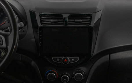 Hyundai Solaris II рестайлинг, 2011 год, 680 000 рублей, 14 фотография