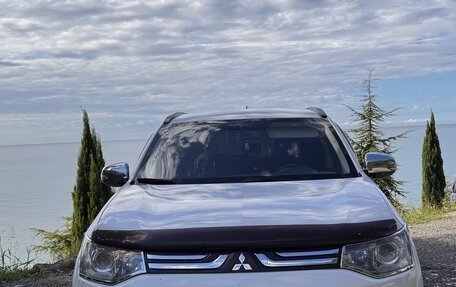 Mitsubishi Outlander III рестайлинг 3, 2012 год, 1 350 000 рублей, 2 фотография