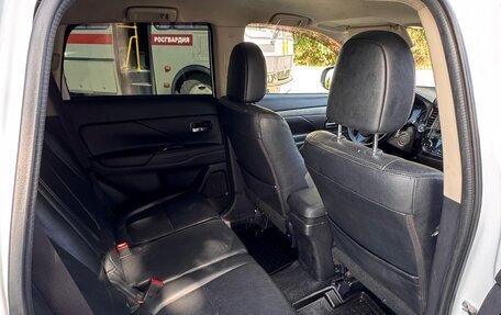 Mitsubishi Outlander III рестайлинг 3, 2012 год, 1 350 000 рублей, 13 фотография