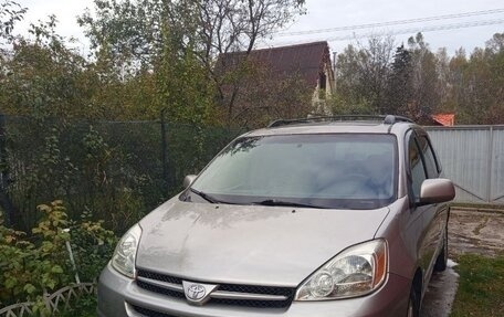 Toyota Sienna II рестайлинг, 2003 год, 1 000 000 рублей, 1 фотография