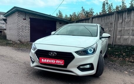 Hyundai Solaris II рестайлинг, 2017 год, 1 100 000 рублей, 1 фотография