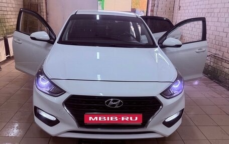 Hyundai Solaris II рестайлинг, 2017 год, 1 100 000 рублей, 3 фотография