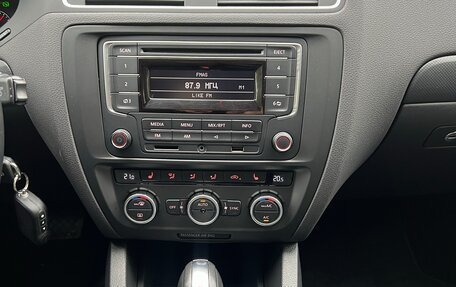 Volkswagen Jetta VI, 2014 год, 900 000 рублей, 22 фотография
