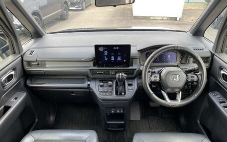 Honda Stepwgn, 2023 год, 2 580 000 рублей, 18 фотография