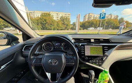 Toyota Camry, 2019 год, 2 700 000 рублей, 4 фотография