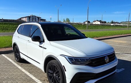 Volkswagen Tiguan II, 2022 год, 3 200 000 рублей, 2 фотография