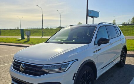 Volkswagen Tiguan II, 2022 год, 3 200 000 рублей, 3 фотография