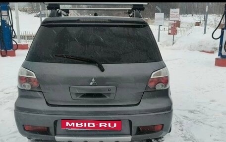 Mitsubishi Outlander III рестайлинг 3, 2005 год, 800 000 рублей, 5 фотография
