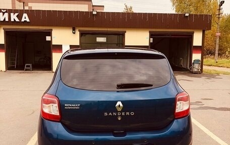 Renault Sandero II рестайлинг, 2015 год, 650 000 рублей, 2 фотография