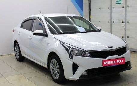 KIA Rio IV, 2021 год, 1 799 000 рублей, 3 фотография