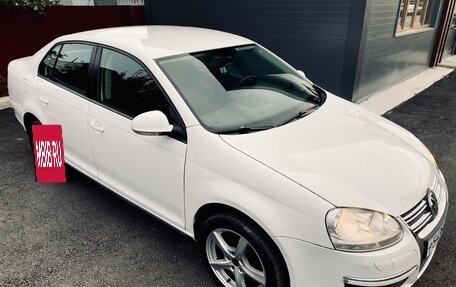 Volkswagen Jetta VI, 2010 год, 750 000 рублей, 1 фотография