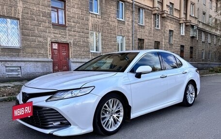 Toyota Camry, 2018 год, 2 350 000 рублей, 2 фотография