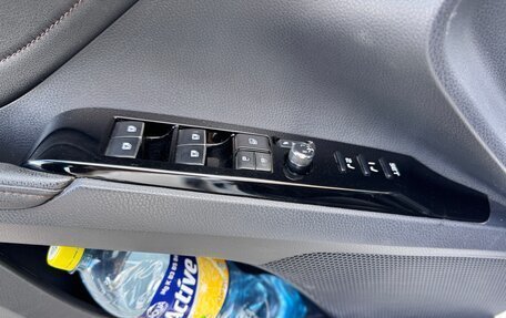 Toyota Camry, 2018 год, 2 350 000 рублей, 13 фотография