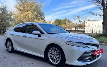 Toyota Camry, 2018 год, 2 350 000 рублей, 8 фотография