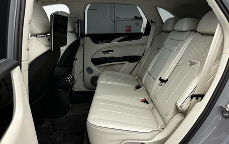 Bentley Bentayga I, 2025 год, 39 000 000 рублей, 28 фотография