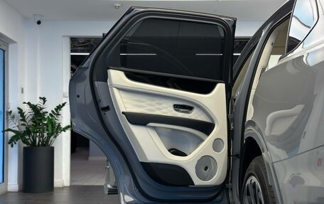 Bentley Bentayga I, 2025 год, 39 000 000 рублей, 34 фотография