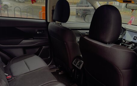 Mitsubishi Outlander III рестайлинг 3, 2021 год, 2 300 000 рублей, 4 фотография
