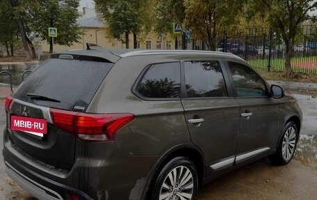 Mitsubishi Outlander III рестайлинг 3, 2021 год, 2 300 000 рублей, 2 фотография