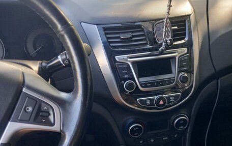 Hyundai Solaris II рестайлинг, 2016 год, 915 000 рублей, 2 фотография