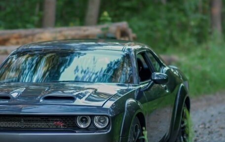 Dodge Challenger III рестайлинг 2, 2020 год, 2 800 000 рублей, 3 фотография