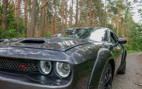 Dodge Challenger III рестайлинг 2, 2020 год, 2 800 000 рублей, 6 фотография