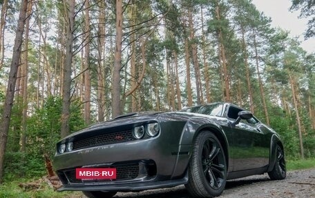 Dodge Challenger III рестайлинг 2, 2020 год, 2 800 000 рублей, 7 фотография
